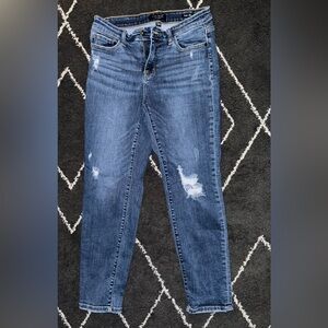 🏈3/$25 Judy Blue skinny jeans distressed fits petite